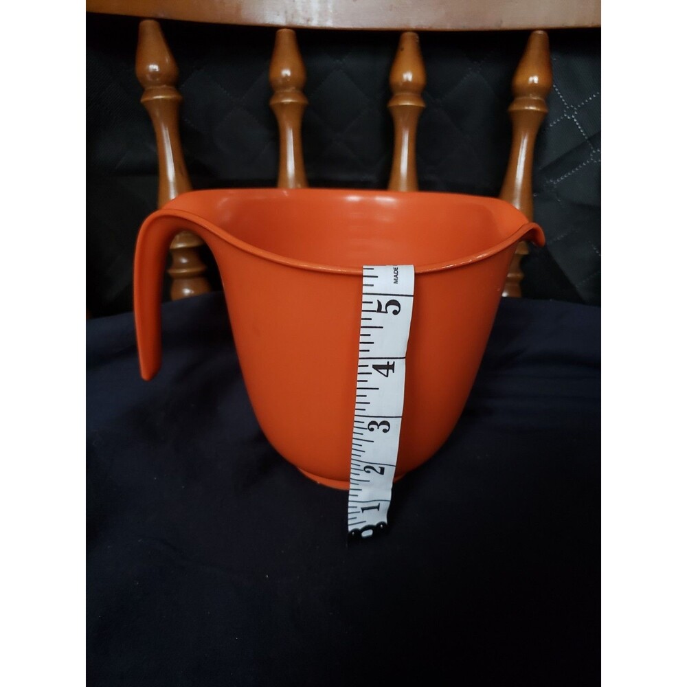 Vintage Rubbermaid 6 Cup Orange Grip & Mix Batter Measuring Bowl